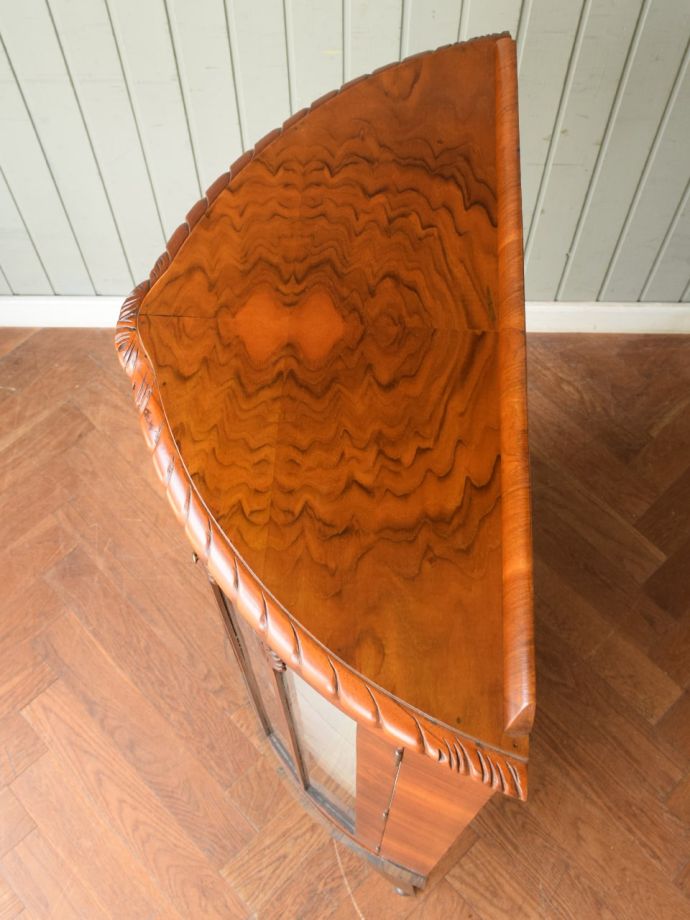 アンティークキャビネットの天板