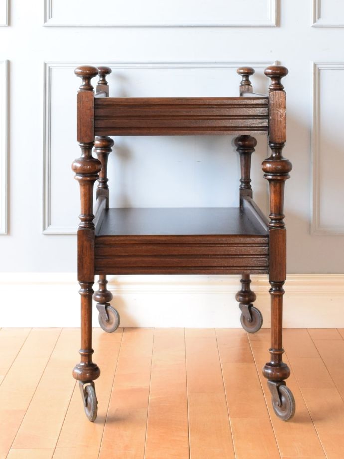 アンティークワゴンの側面