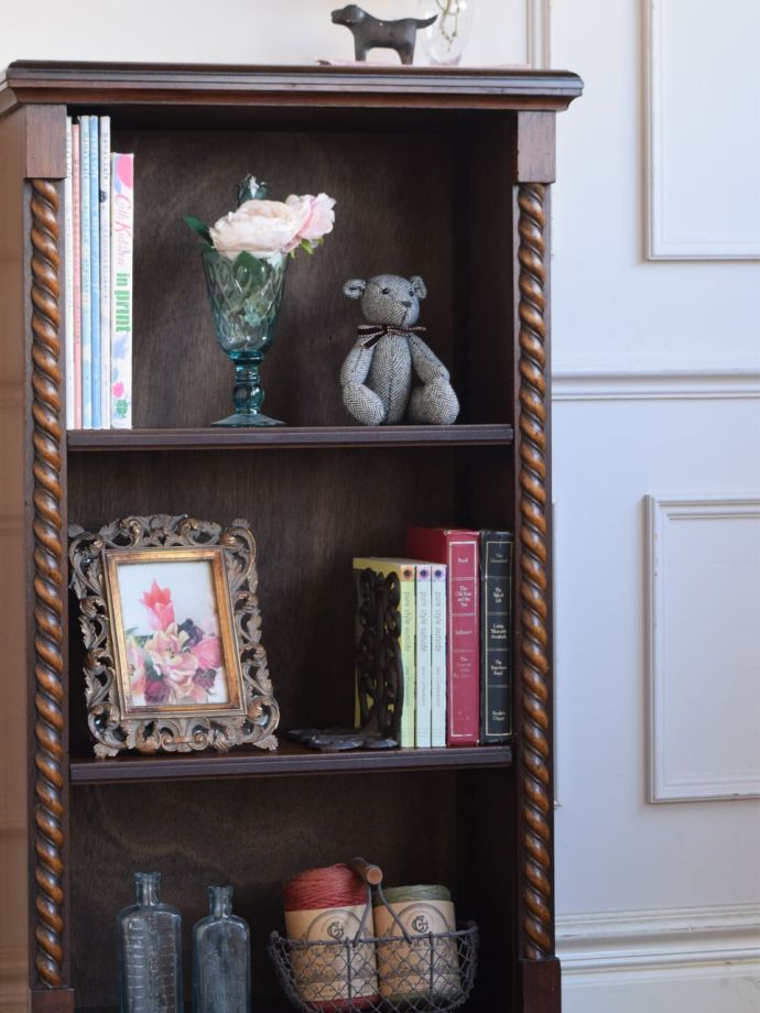 アンティーク家具らしい美しい木目