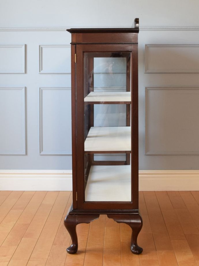 キャビネットの側面