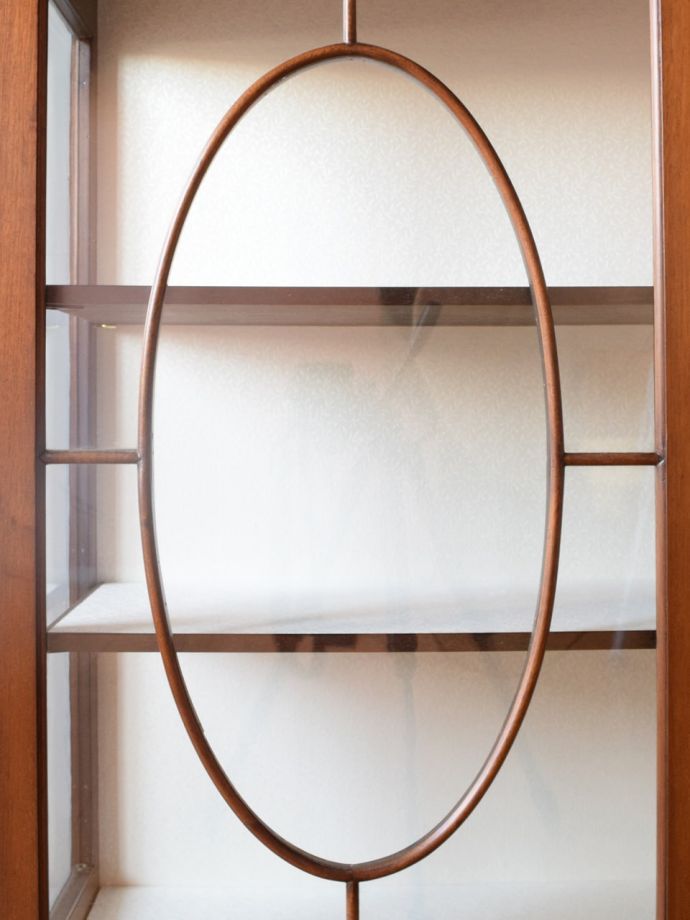 アンティーク家具らしい装飾