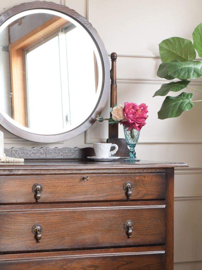 ドレッサーの美しい杢目