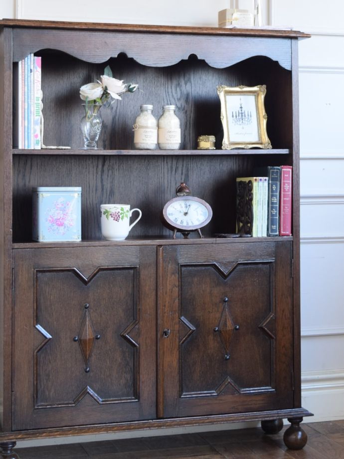 アンティーク家具らしい美しい木目