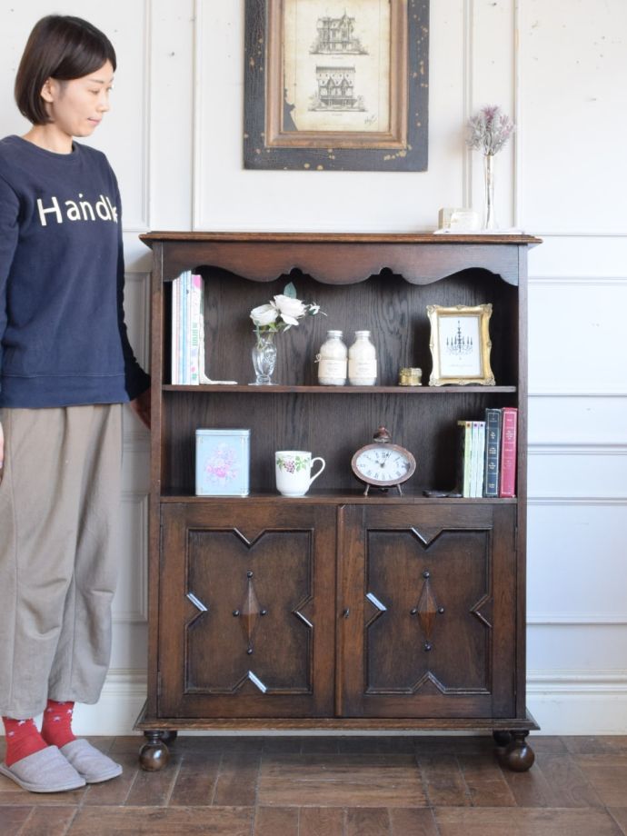 英国アンティークのオープンシェルフ