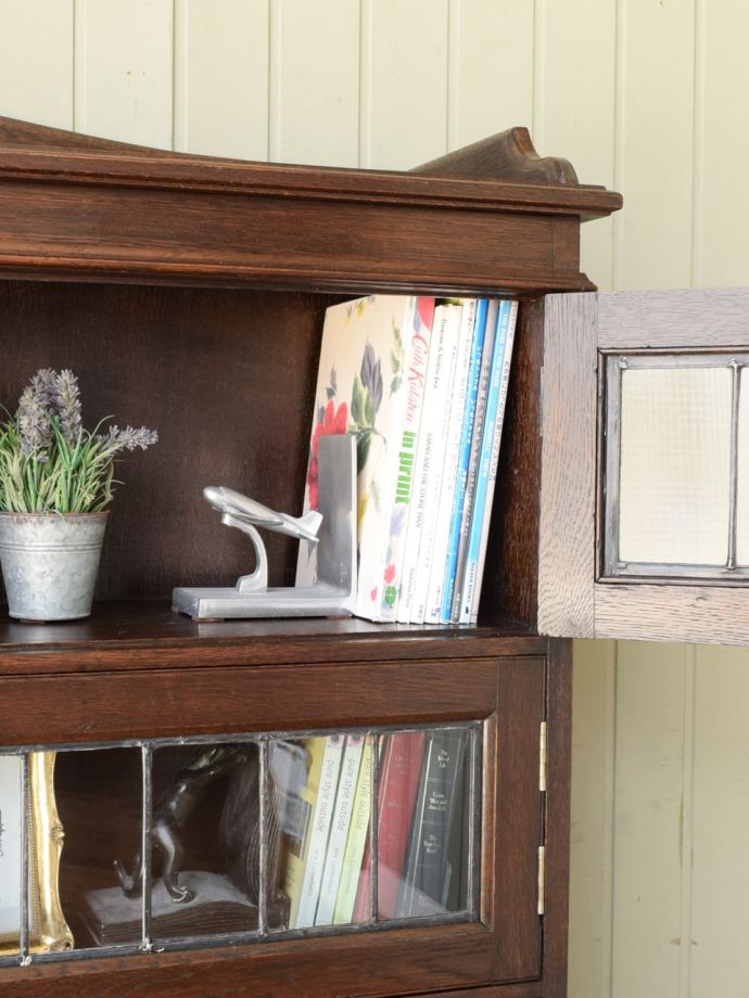 キャビネットの扉の中