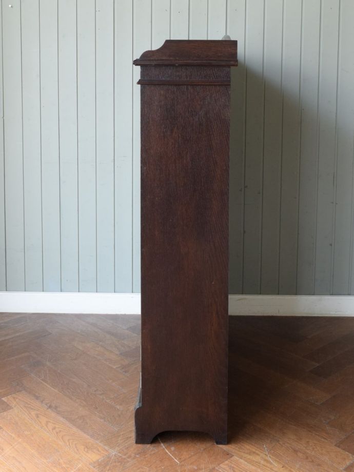 キャビネットの側面