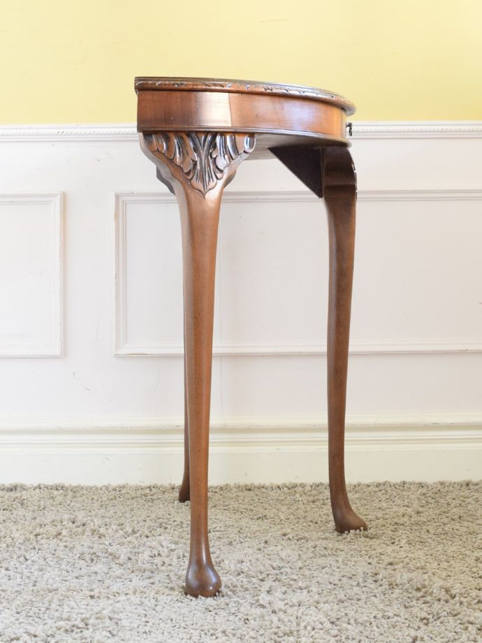 コンソールテーブルの側面