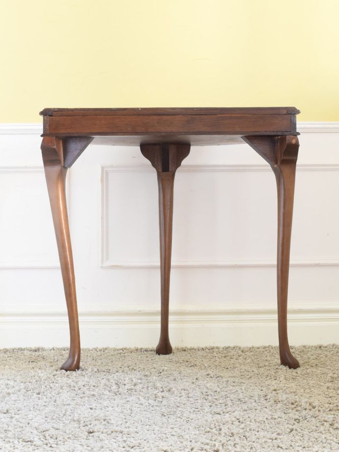 コンソールテーブルの後ろ姿