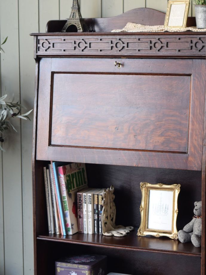 アンティーク家具らしさが漂うビューロー