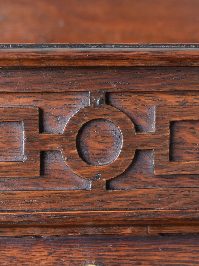 アンティーク家具の装飾