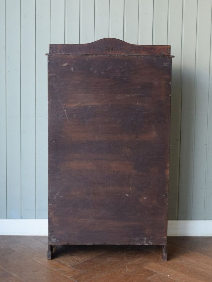 ビューローの後ろ姿