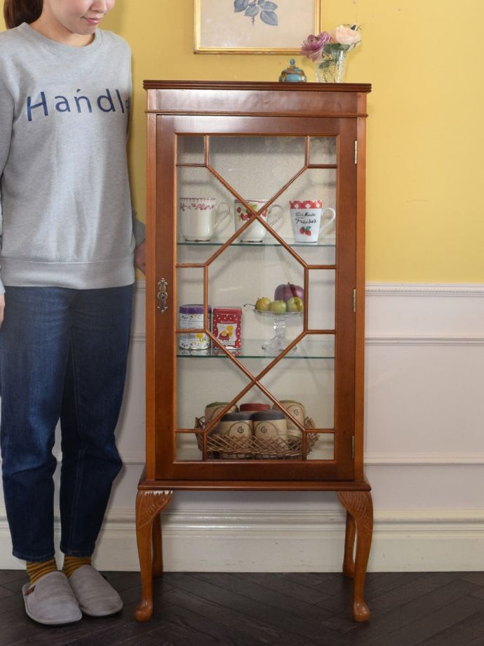 英国アンティークのガラスキャビネット
