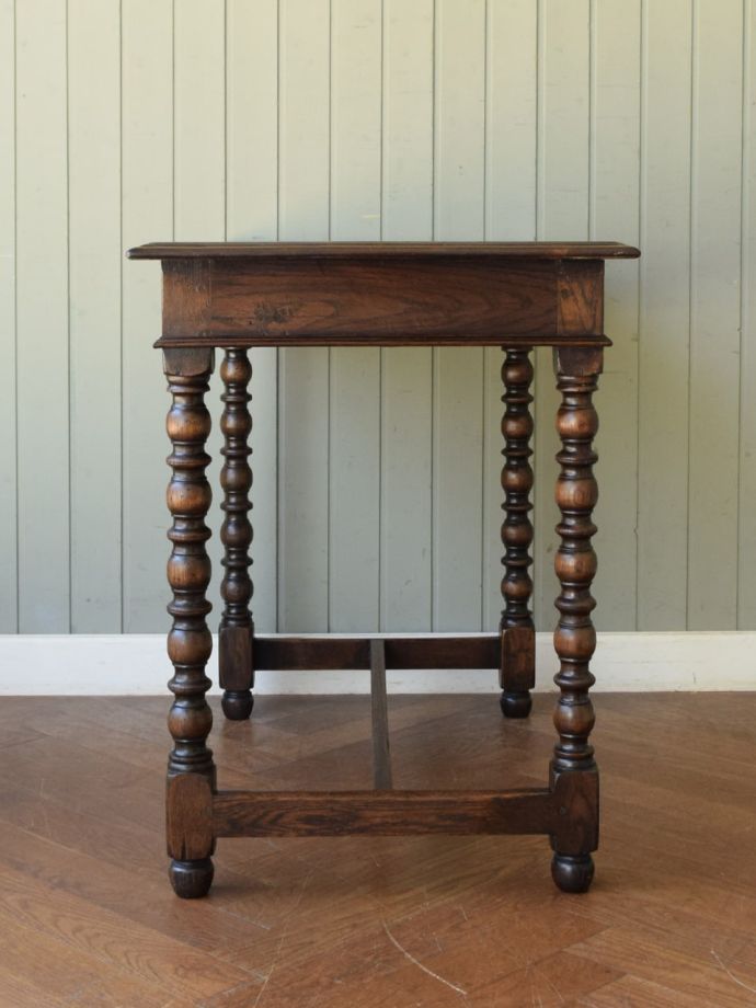 オケージョナルテーブルの側面