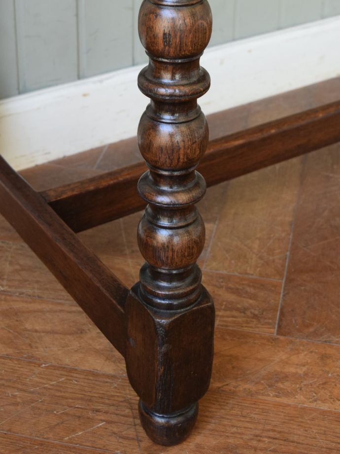 アンティークテーブルの脚