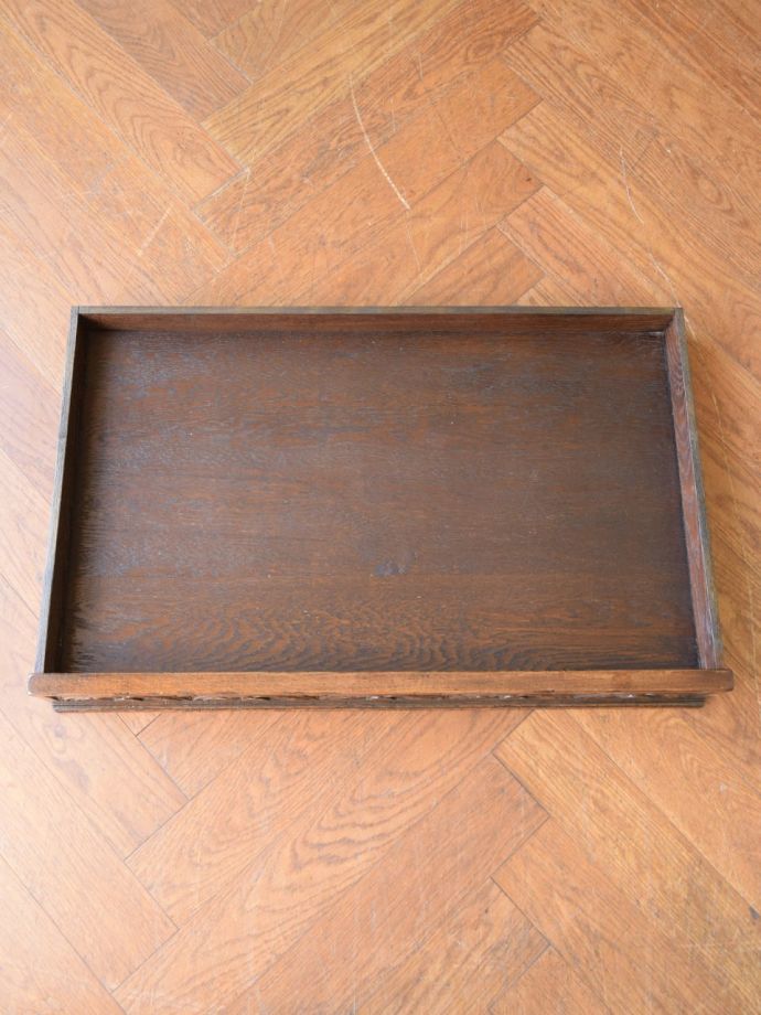 テーブルの引き出しの中