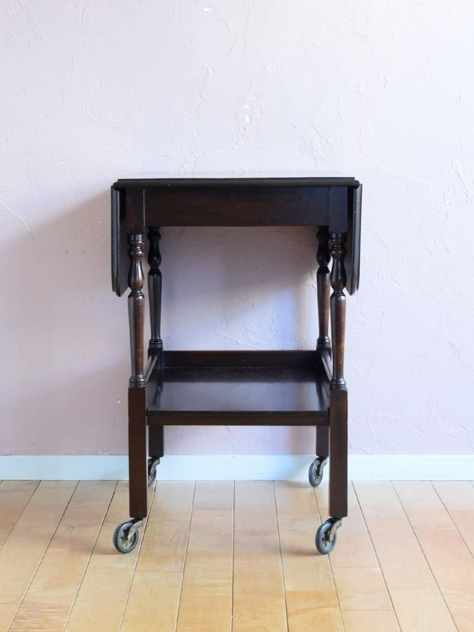 アンティークワゴンの側面