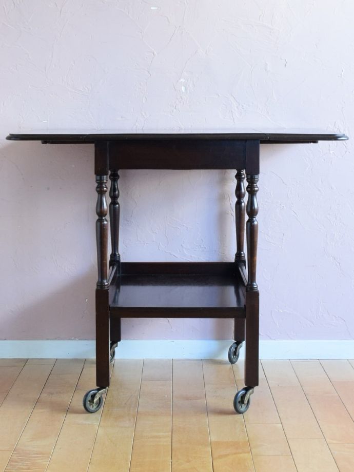 両方のリーフを開いた伸長式ワゴン