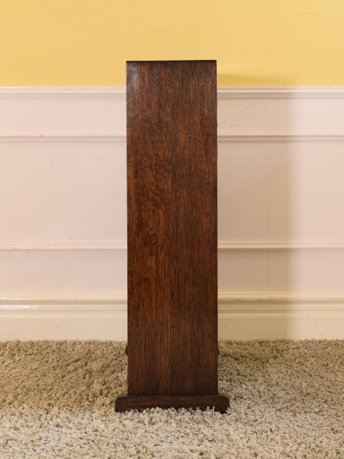 マガジンラックの側面