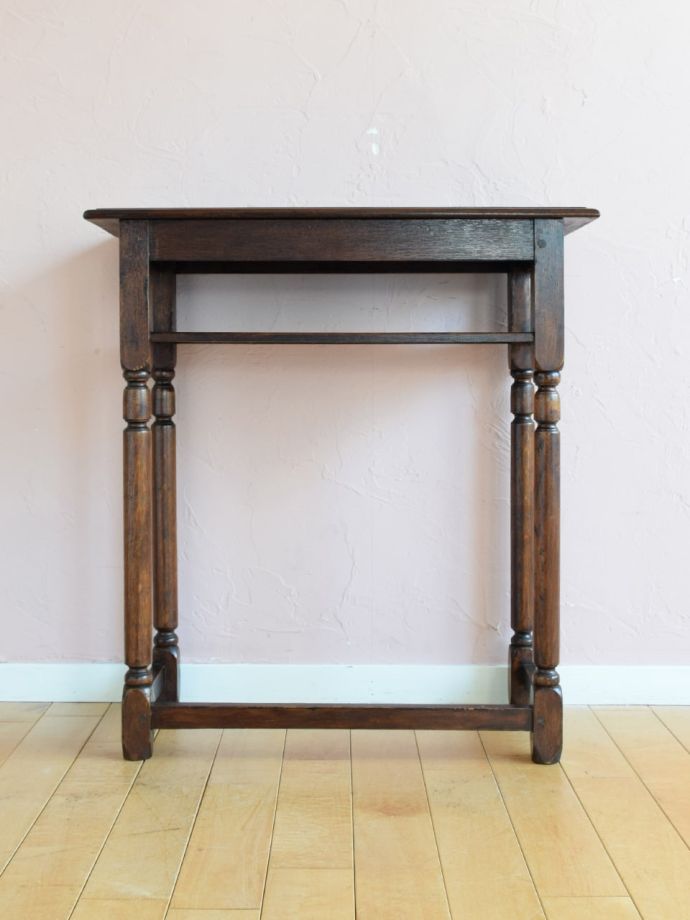 コンソールテーブルの後ろ姿