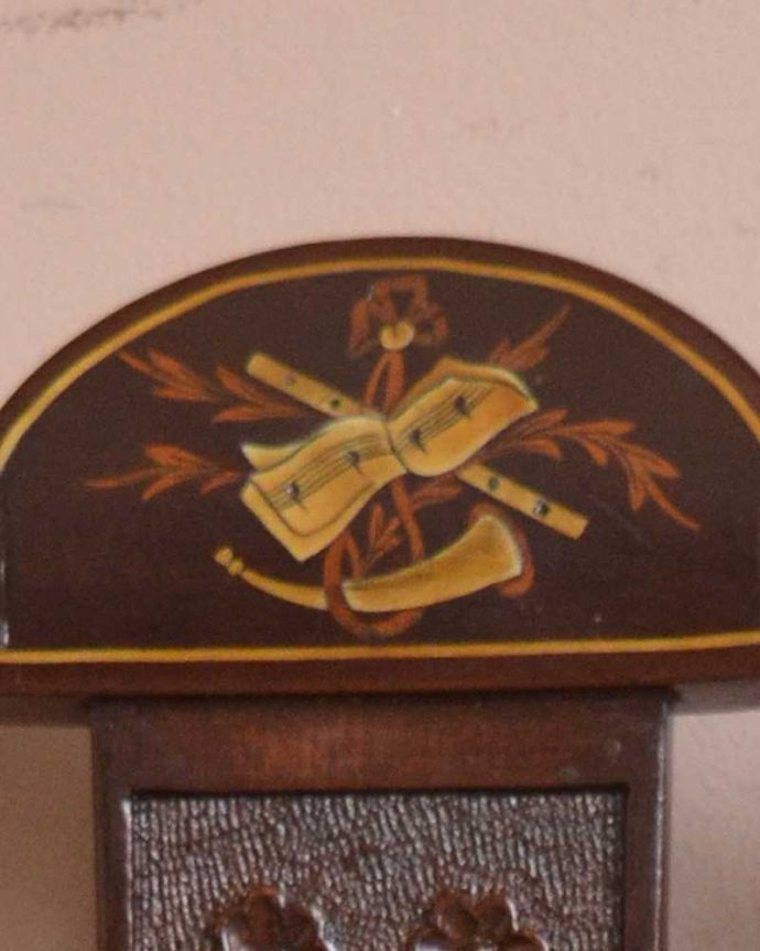 サロンチェア　アンティーク チェア　1900年代のアンティークサロンチェア、象嵌、彫刻が美しい英国スタイルチェア。華やかな象嵌の模様木を組み合わせることで作る象嵌で描かれた模様。(q-300-c)