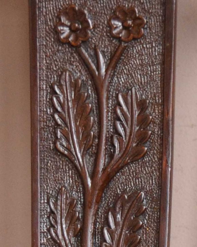 サロンチェア　アンティーク チェア　1900年代のアンティークサロンチェア、象嵌、彫刻が美しい英国スタイルチェア。うっとりするほど細かい細工まだ機械の発達していない時代に、手作業で作られた細かい細工。(q-300-c)