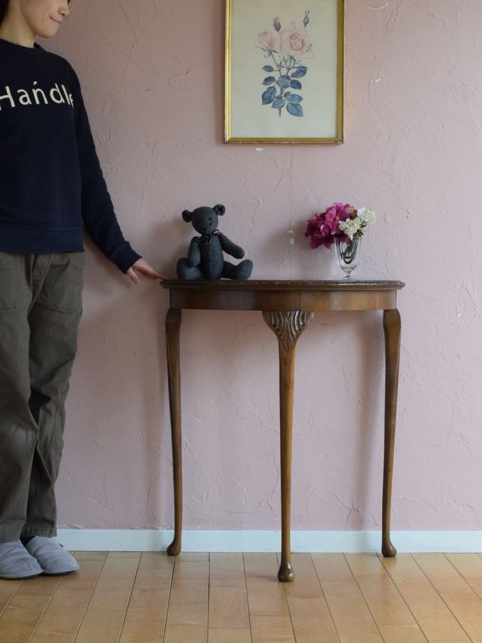 アンティークのコンソールテーブル