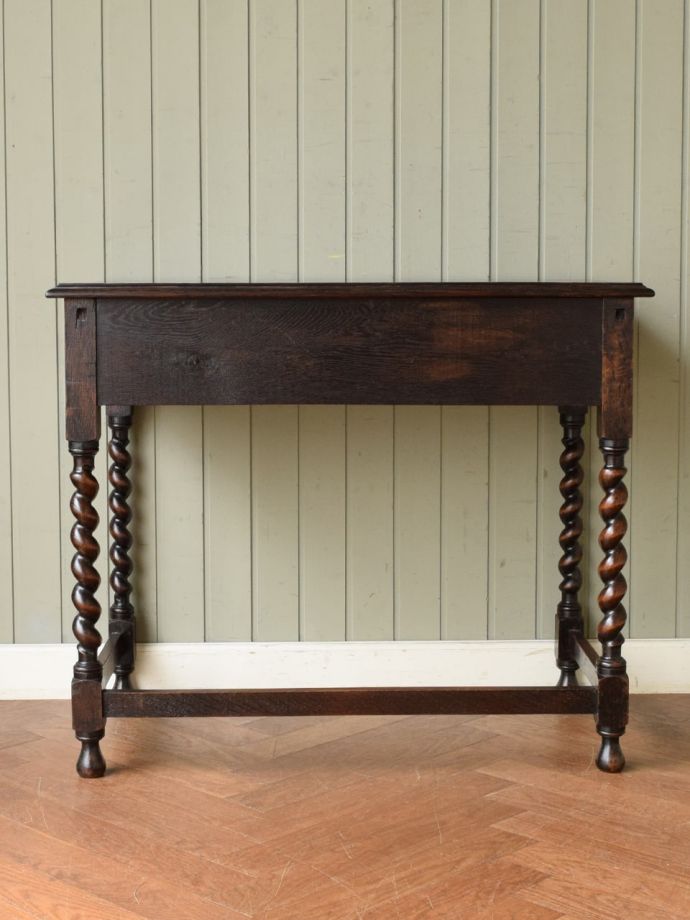 コンソールテーブルの後ろ姿