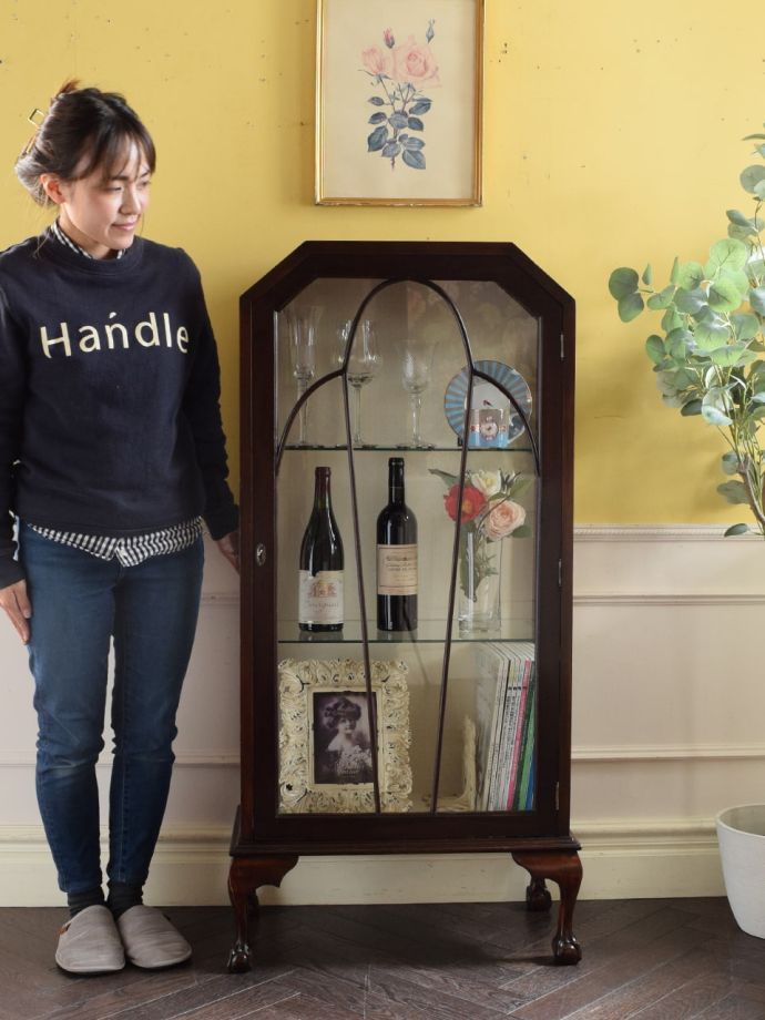 英国アンティークのガラスキャビネット