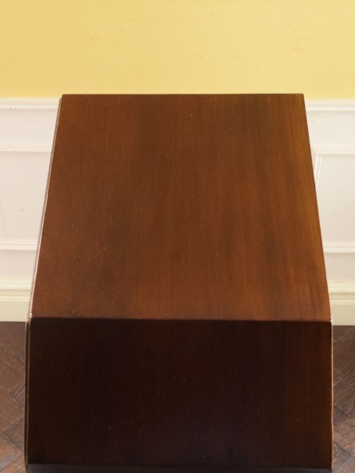 英国スタイルのおしゃれなショーケース、アンティークガラス扉の