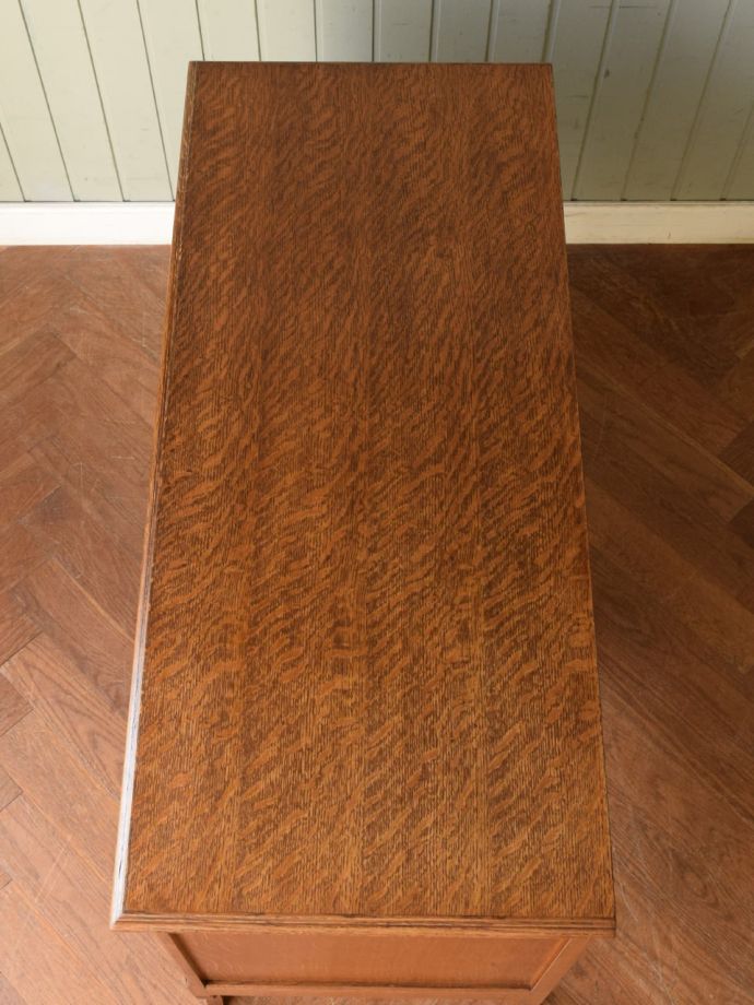 書斎机の美しい天板