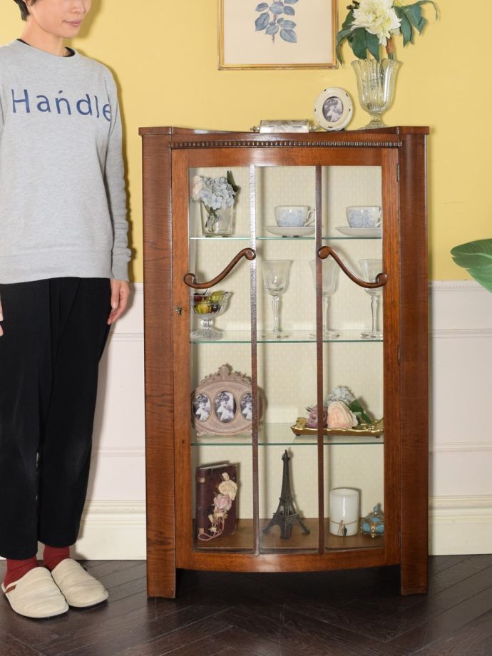 英国アンティークのガラスキャビネット