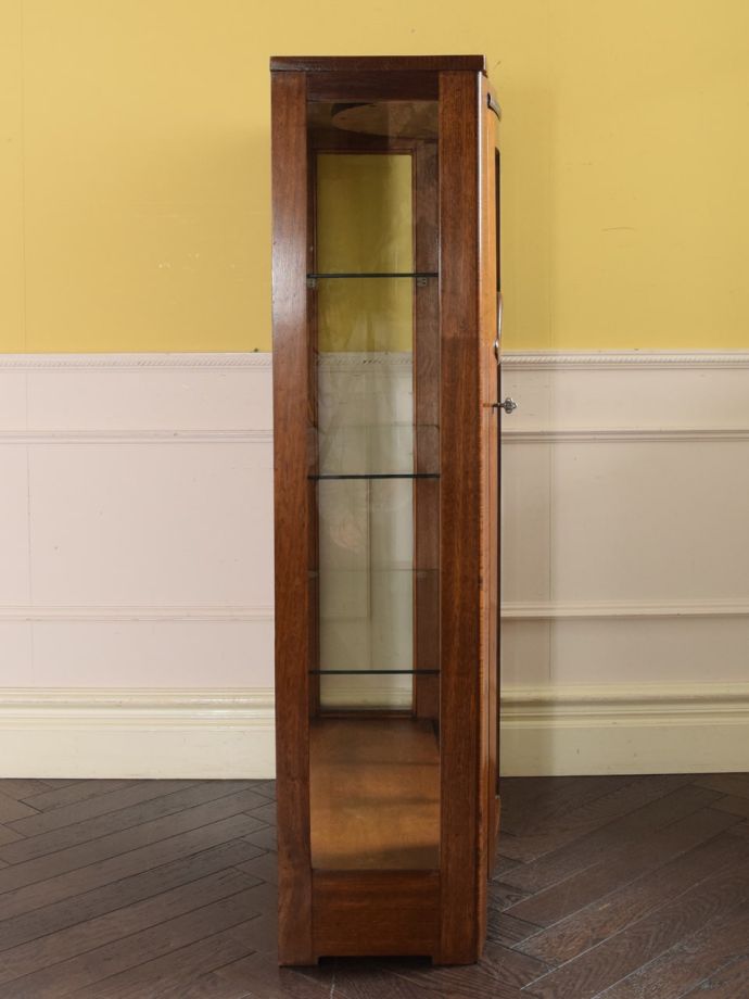 キャビネットの側面