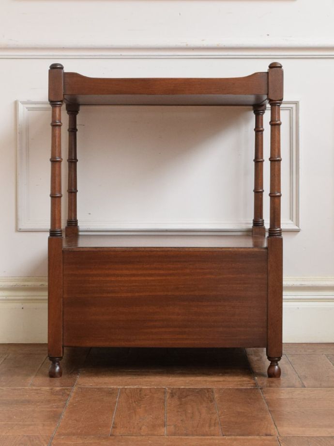 アンティーク家具の側面