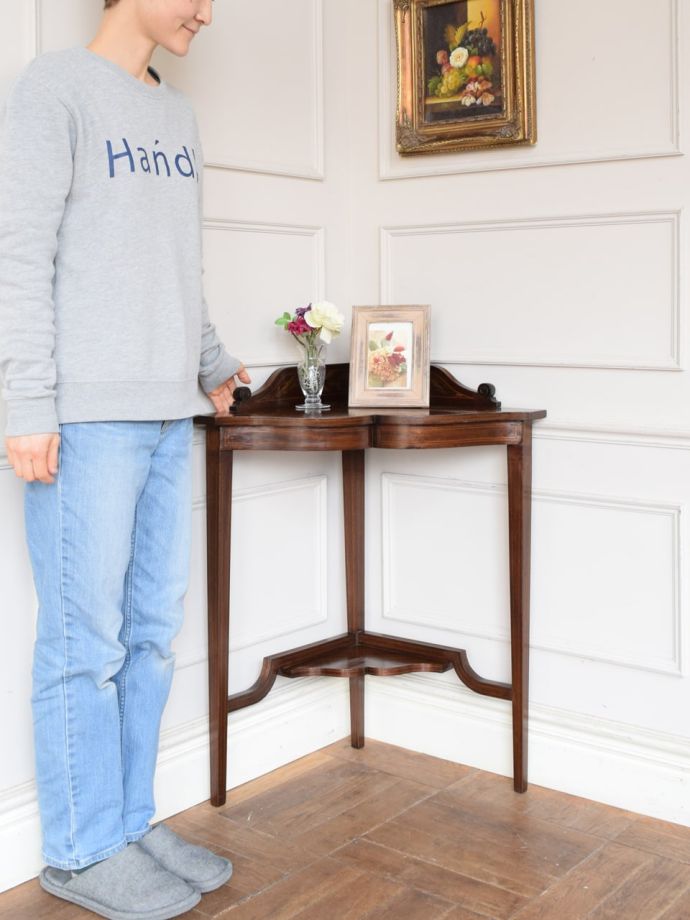 アンティークのコンソールテーブル