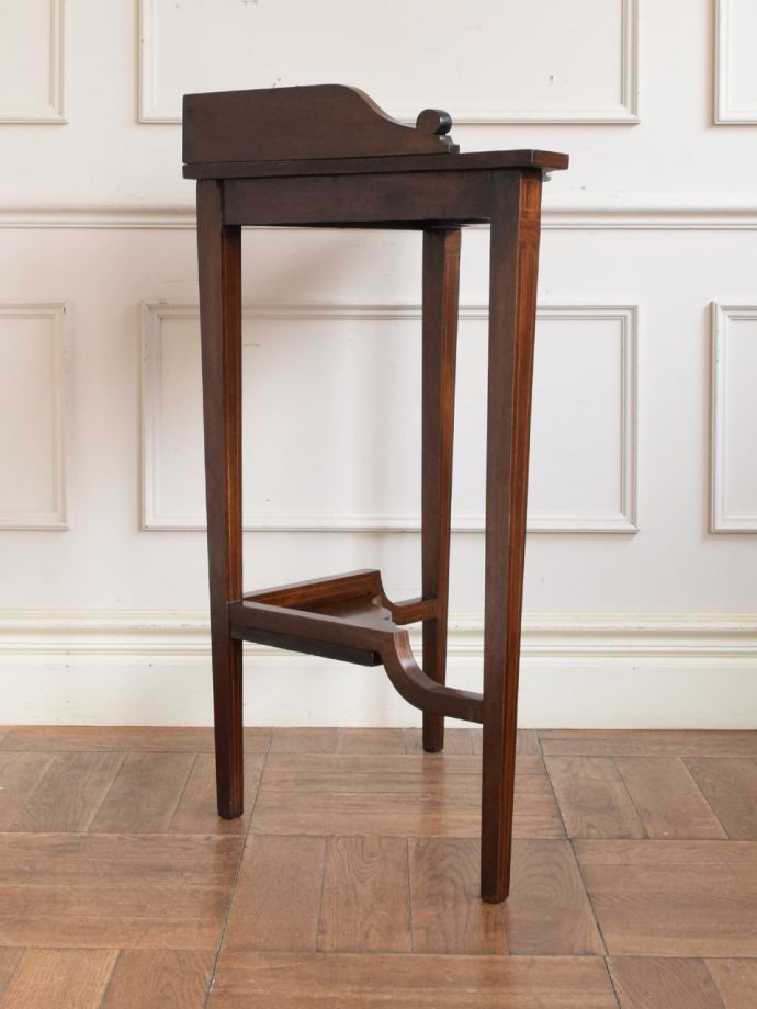 コンソールテーブルの側面