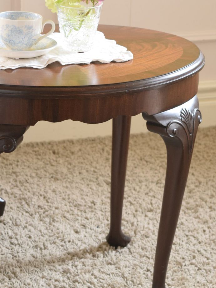 英国のアンティーク家具らしいデザイン