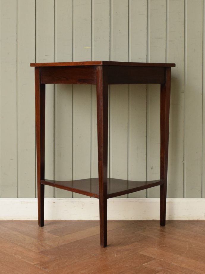 コンソールテーブルの後ろ姿