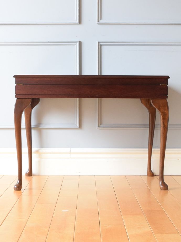 カトラリーテーブルの後ろ姿