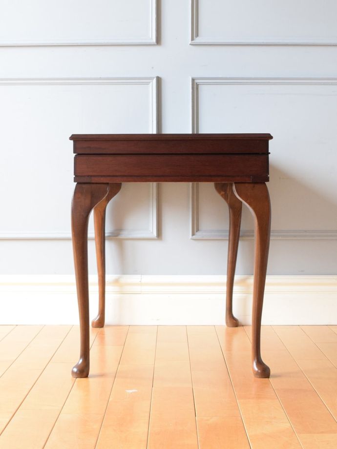 カトラリーテーブルの側面