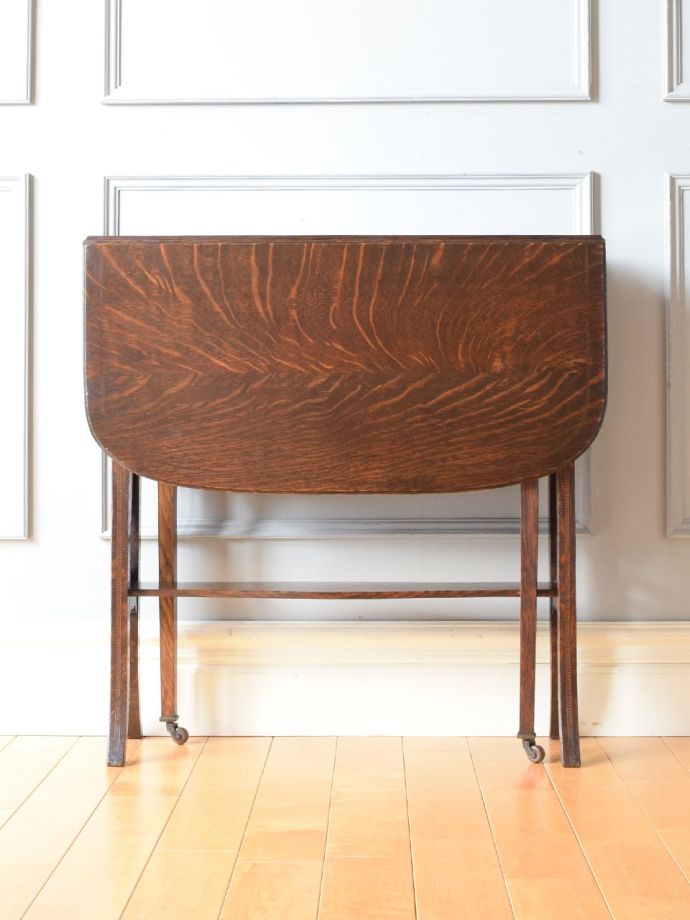 畳んだ時のゲートレッグテーブル