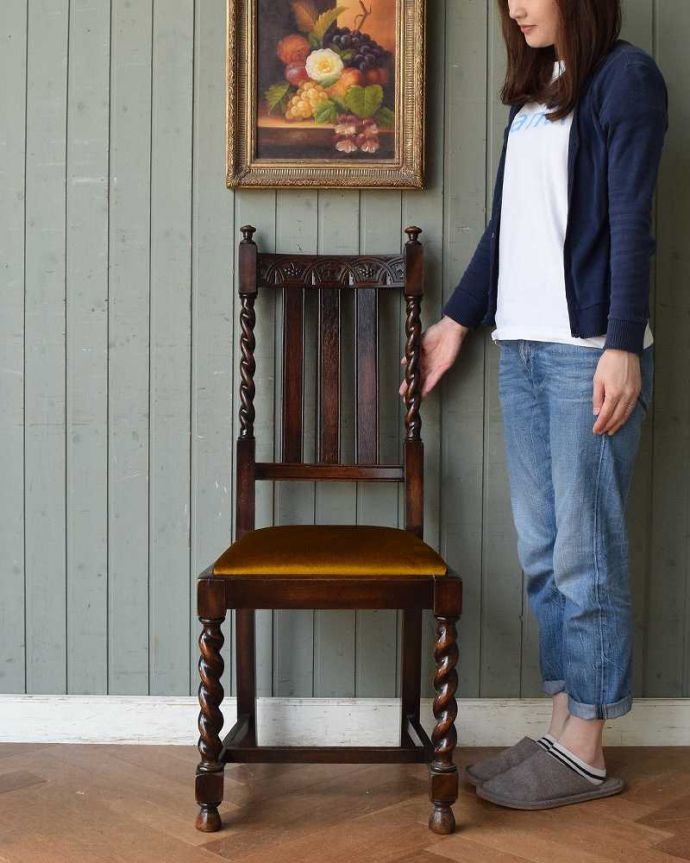 ダイニングチェア　アンティーク チェア　クラシックな英国のダイニングへ、アンティークのオークチェア。時代を追わず受け継がれる英国デザインの椅子ツイスト脚のチェアは、ジャコビアン様式の代表。(q-302-c)