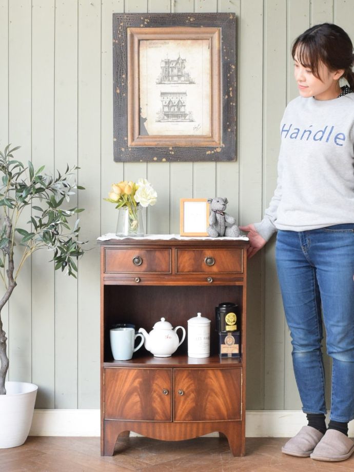 英国アンティークのサイドキャビネット、マホガニー材のカップボード