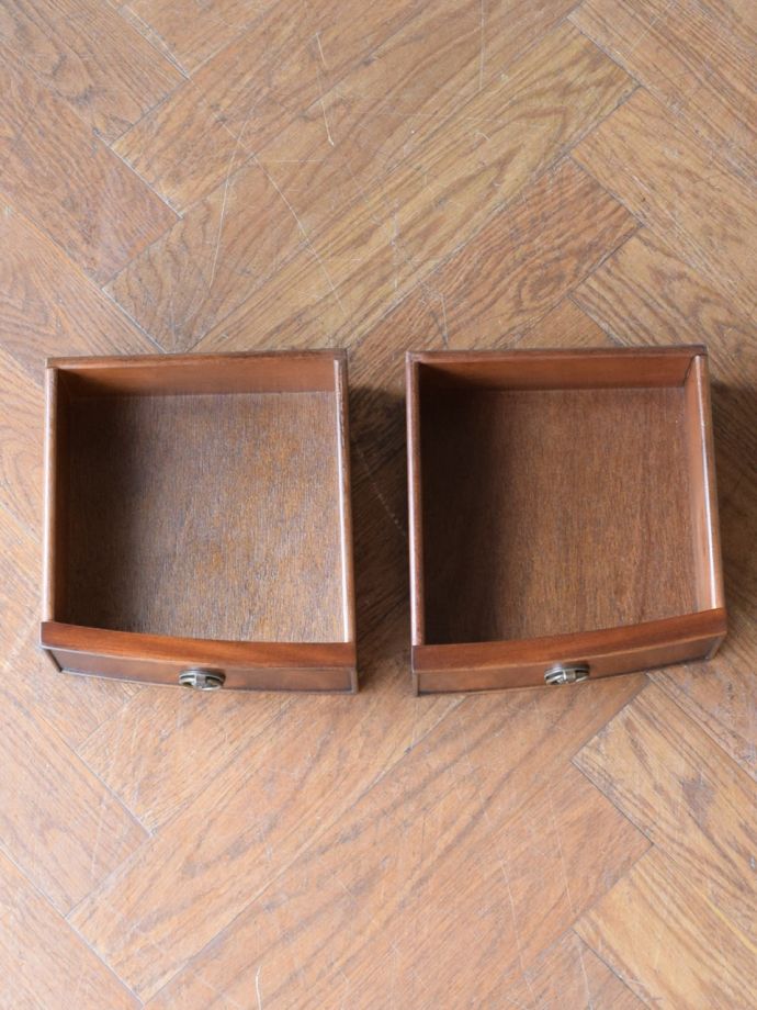 アンティーク家具の引き出し