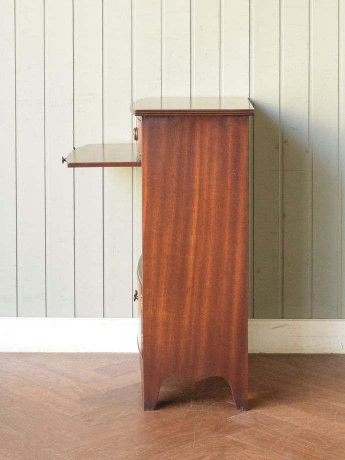 アンティークキャビネットの側面