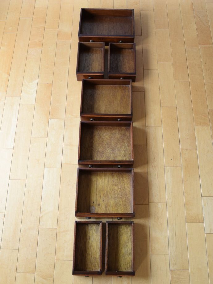 チェストの引き出しの中