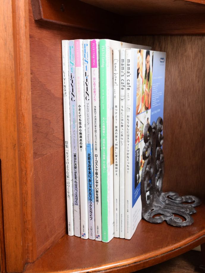 サイドボードの扉を開けると