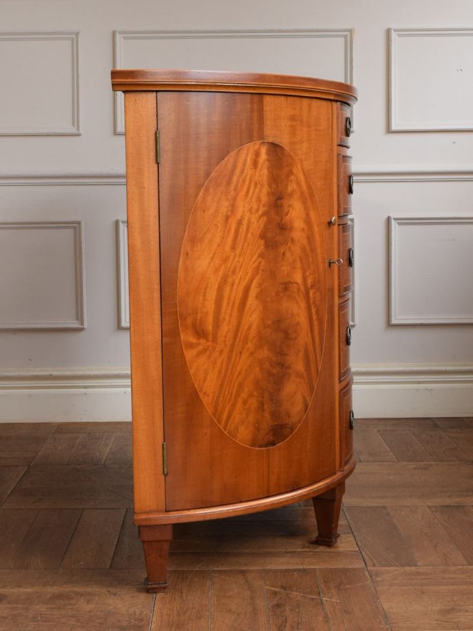 サイドボードの側面