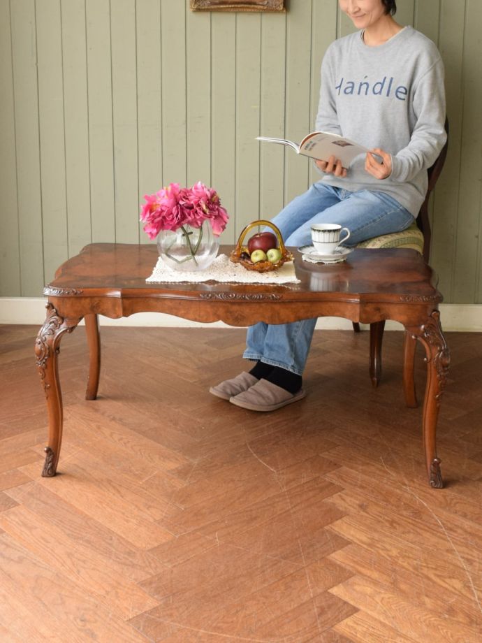 アンティークのコーヒーテーブル