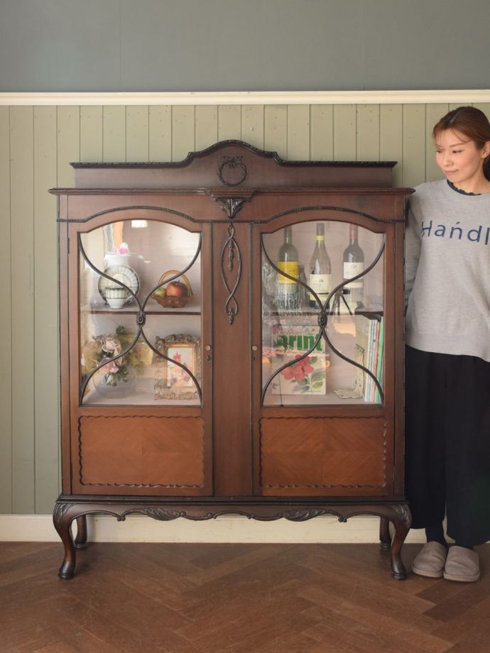 英国アンティークのガラスキャビネット