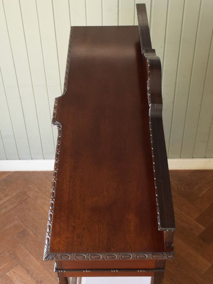 アンティークキャビネットの天板
